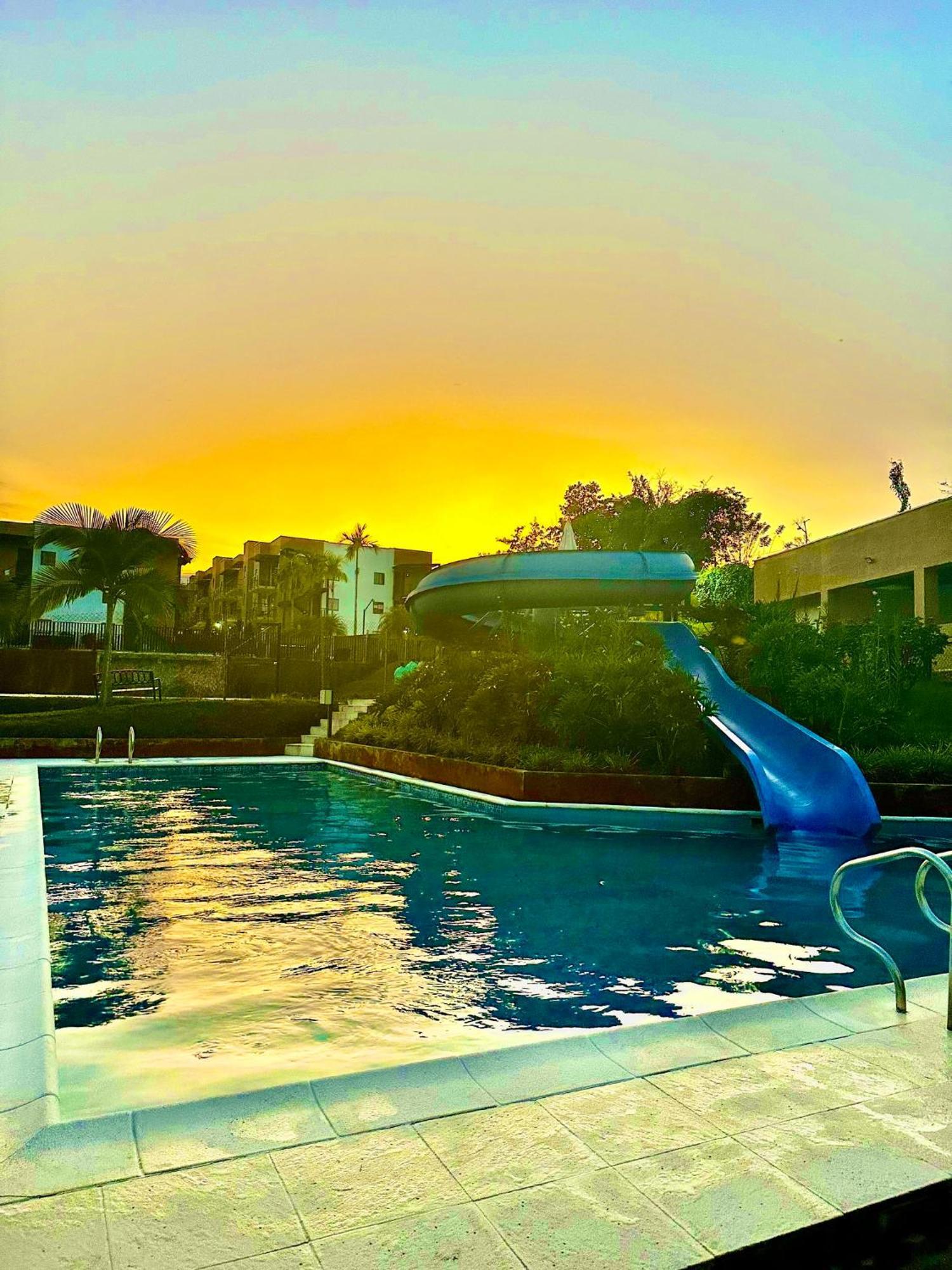 Apartamento Privado Vacacional A 5M Del Aeropuerto, 20 Minutos Del Parque Del Cafe Y Centro De Armenia Con 4 Piscinas, 3 Jacuzzi, Sauna By Molca Xperiences 3H Екстер'єр фото